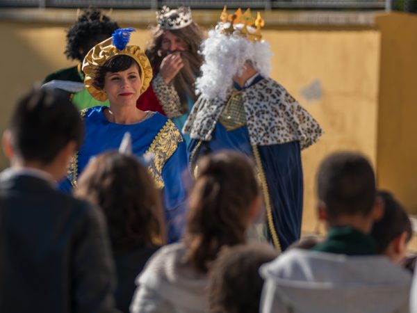 Los Reyes Magos visitan el centro de refugiados de Sevilla