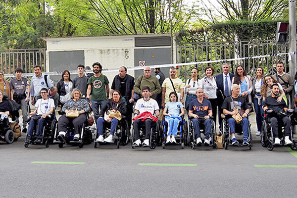 Corazón y Manos y el Real Madrid organizan una experiencia inolvidable en el Estadio Bernabéu para pacientes del Hospital Nacional de Parapléjicos
