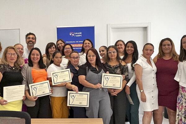 Corazón y Manos impulsa la integración laboral en Sevilla: 72 personas participantes en el programa T-Acompañamos consiguen un empleo